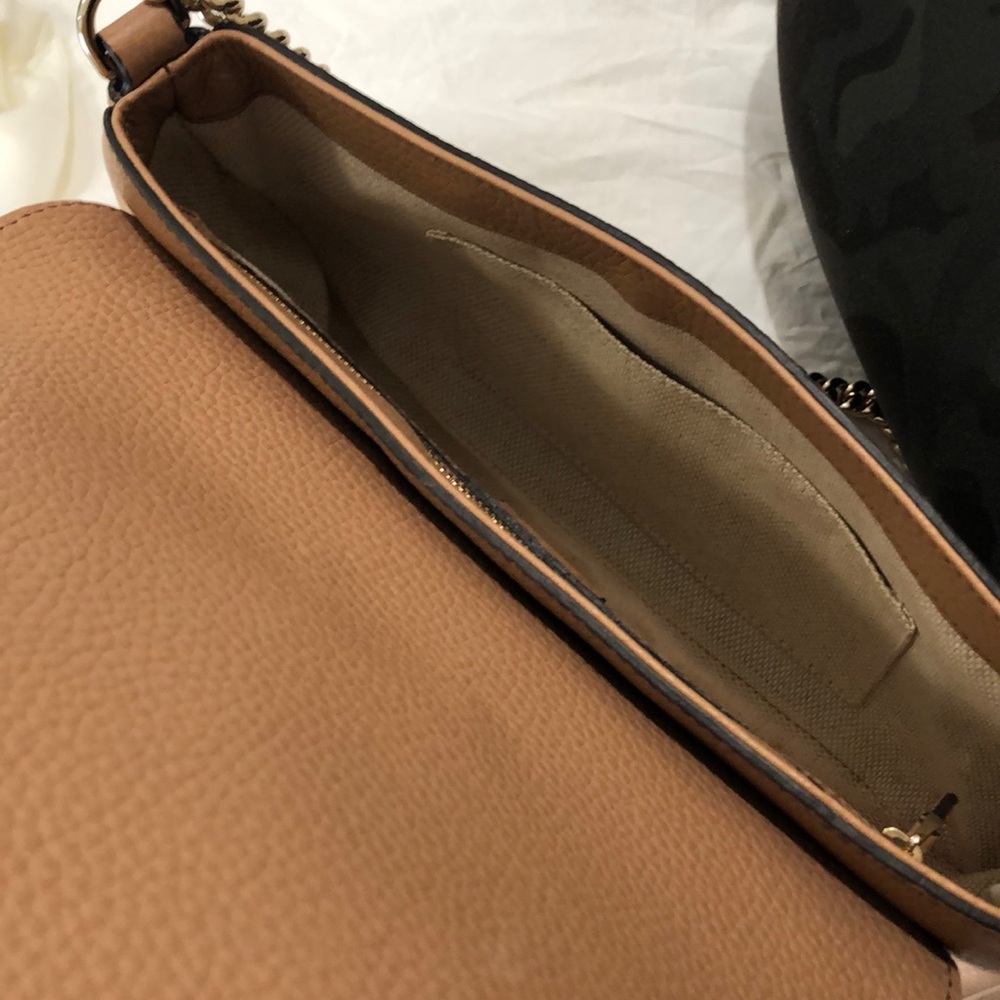 Gucci Soho chain leather crossbody bag in tan - Picture 4 of 8